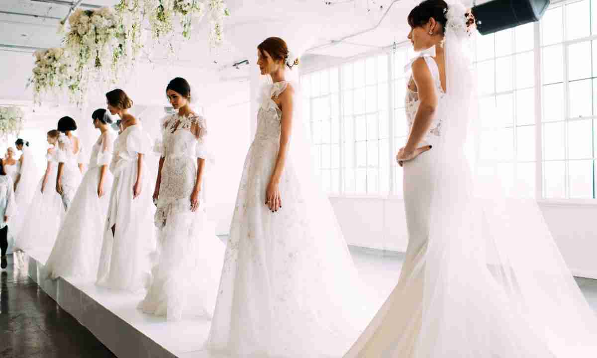 How long should a wedding dress