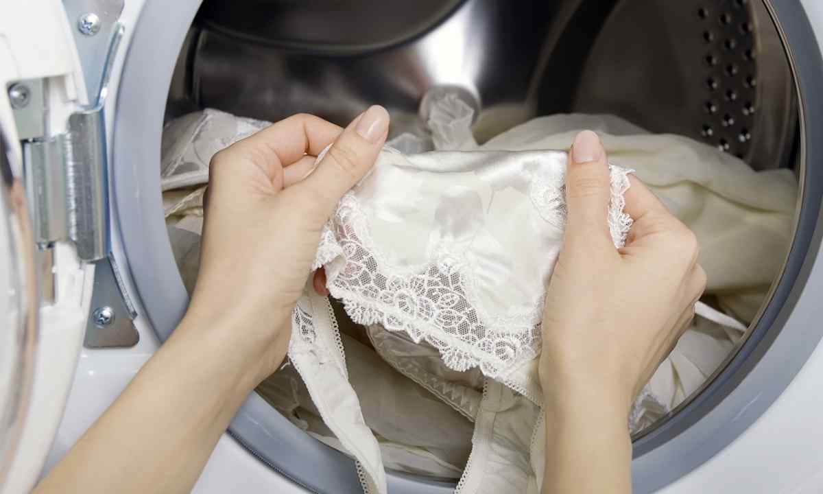 clean your wedding dress